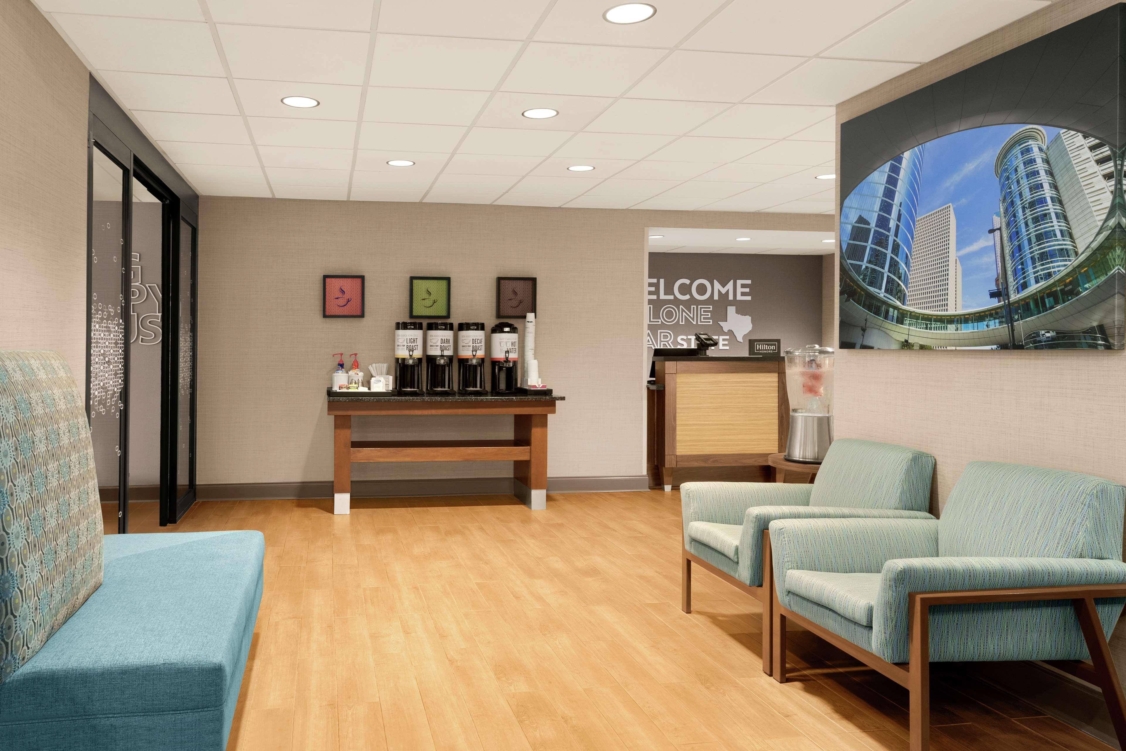 Hampton Hobby Airport 3*