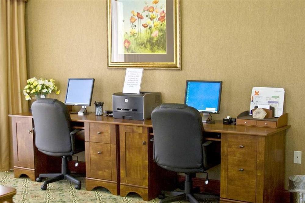 Otel Hampton Hobby Airport 3*