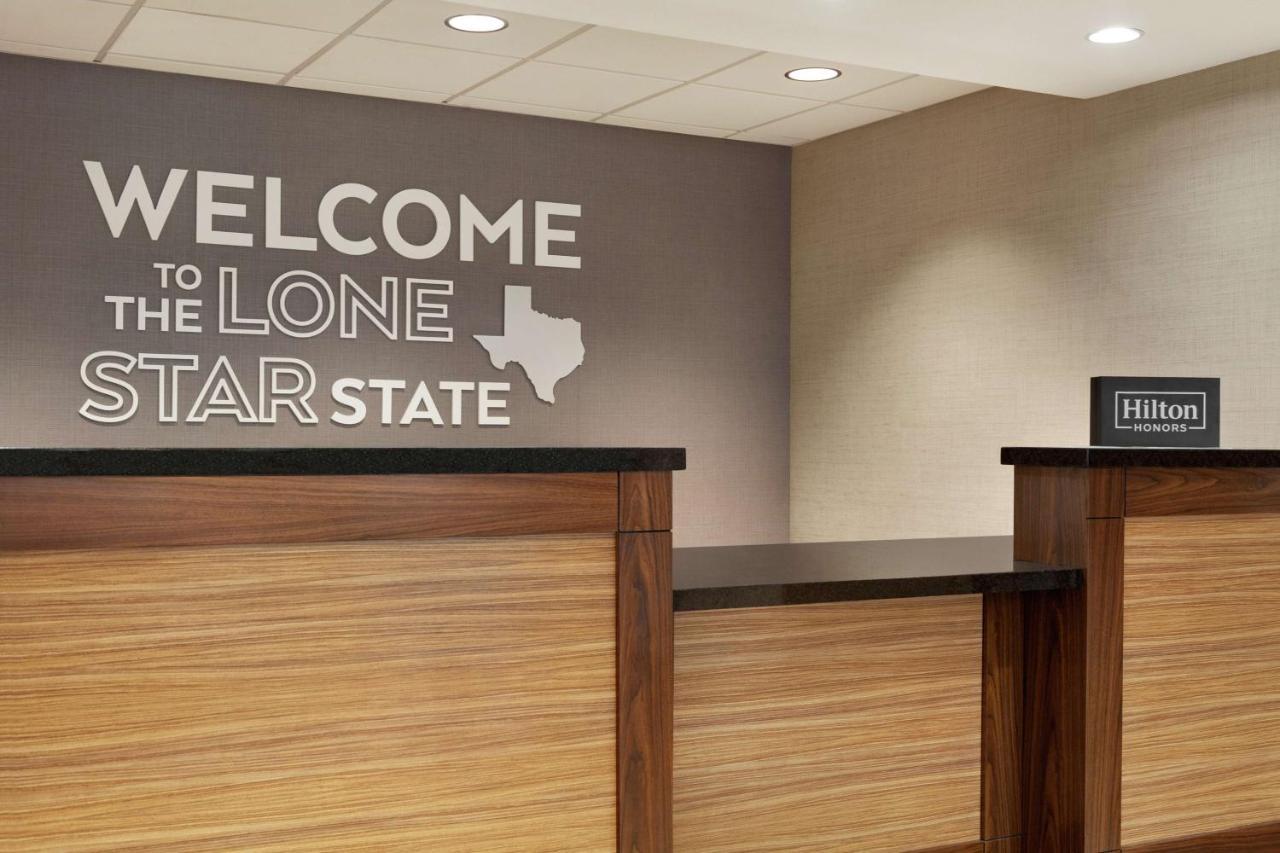 Hampton Hobby Airport 3*