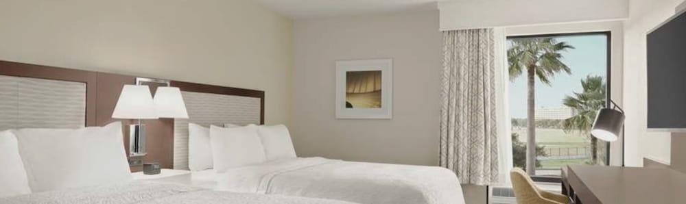 Hampton Hobby Airport 3*