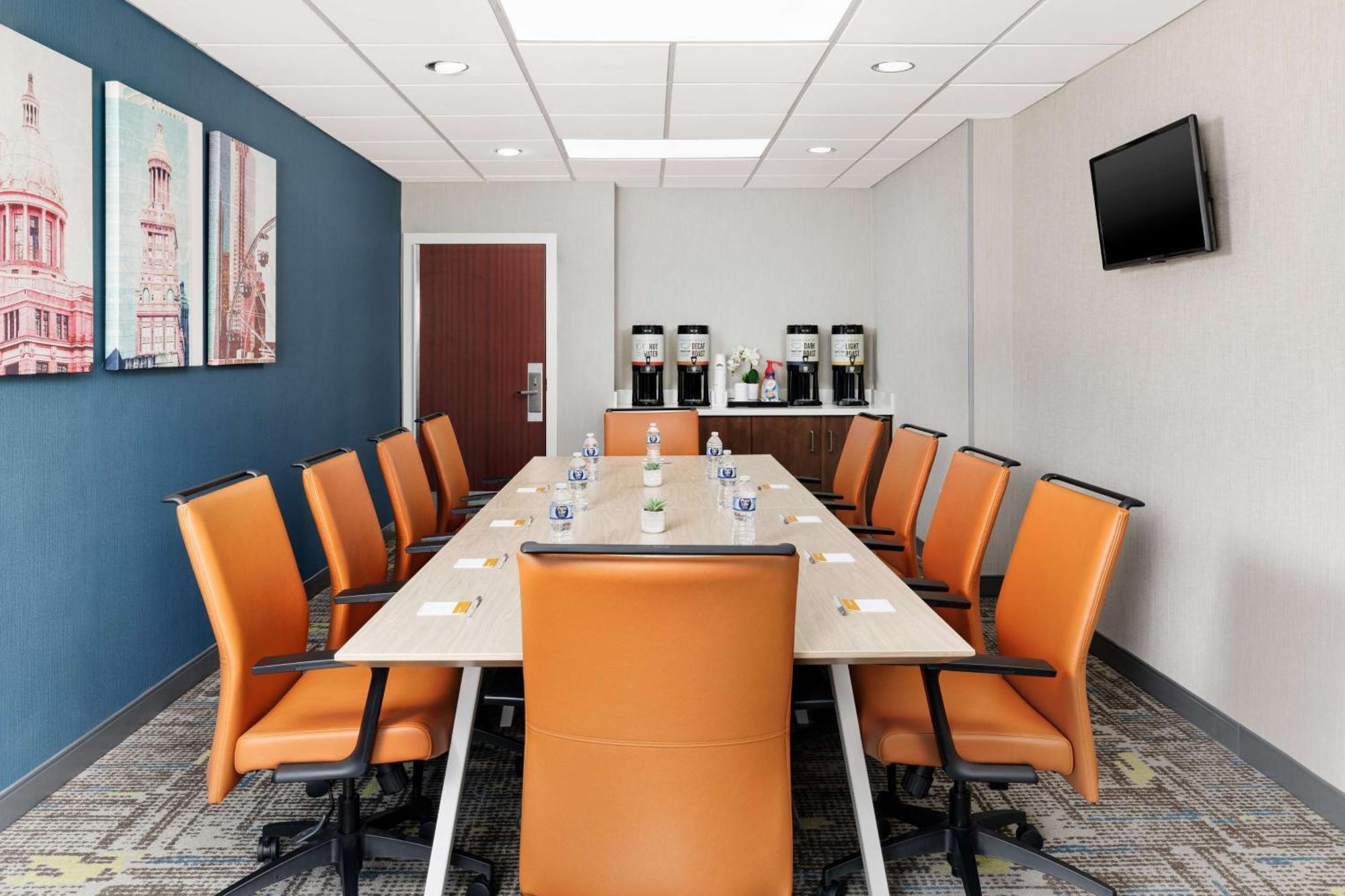 Hampton Hobby Airport Otel