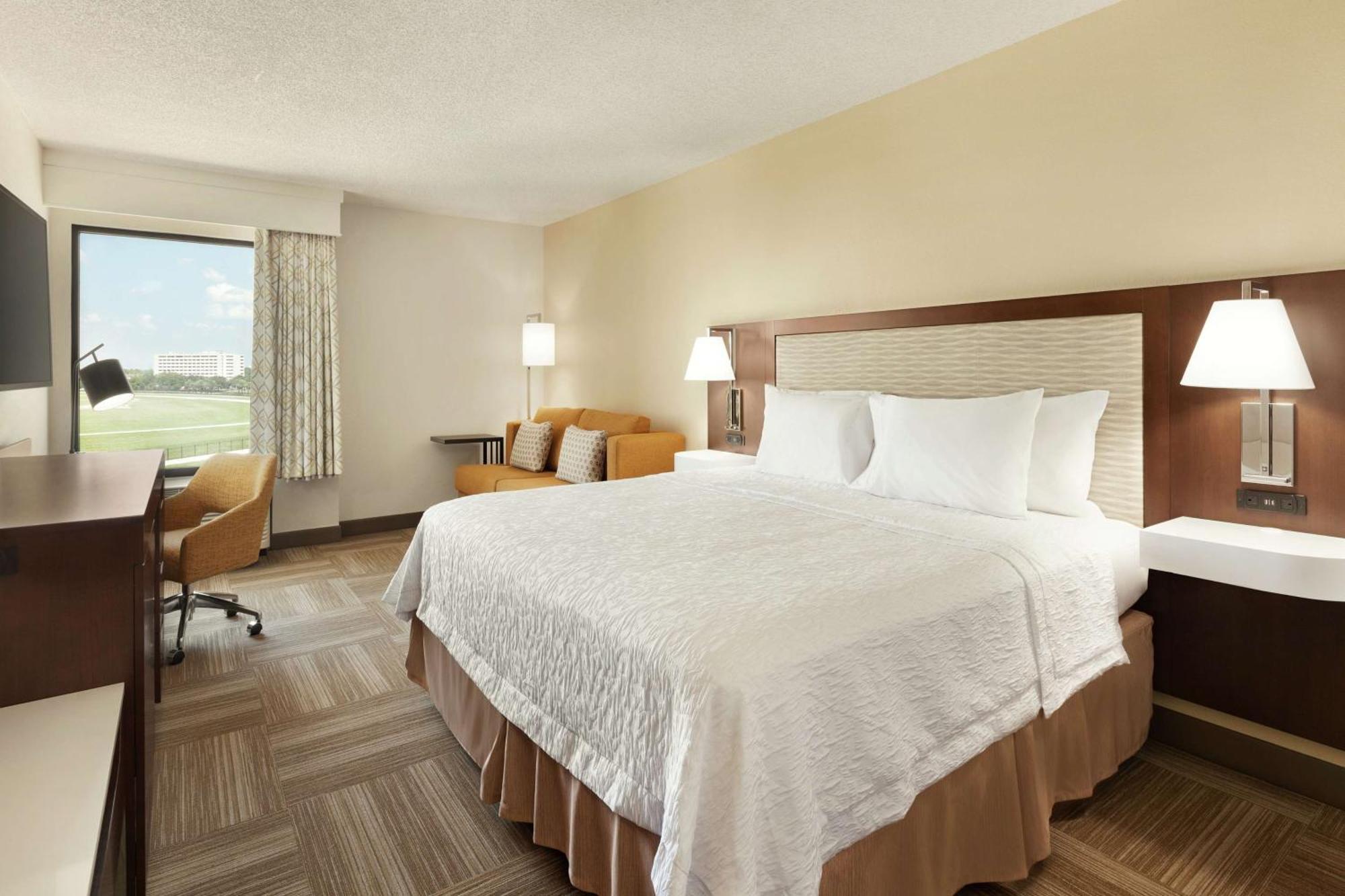 Hampton Hobby Airport 3*