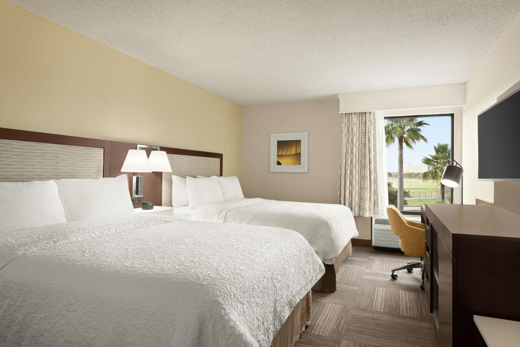 Hampton Hobby Airport Otel 3*